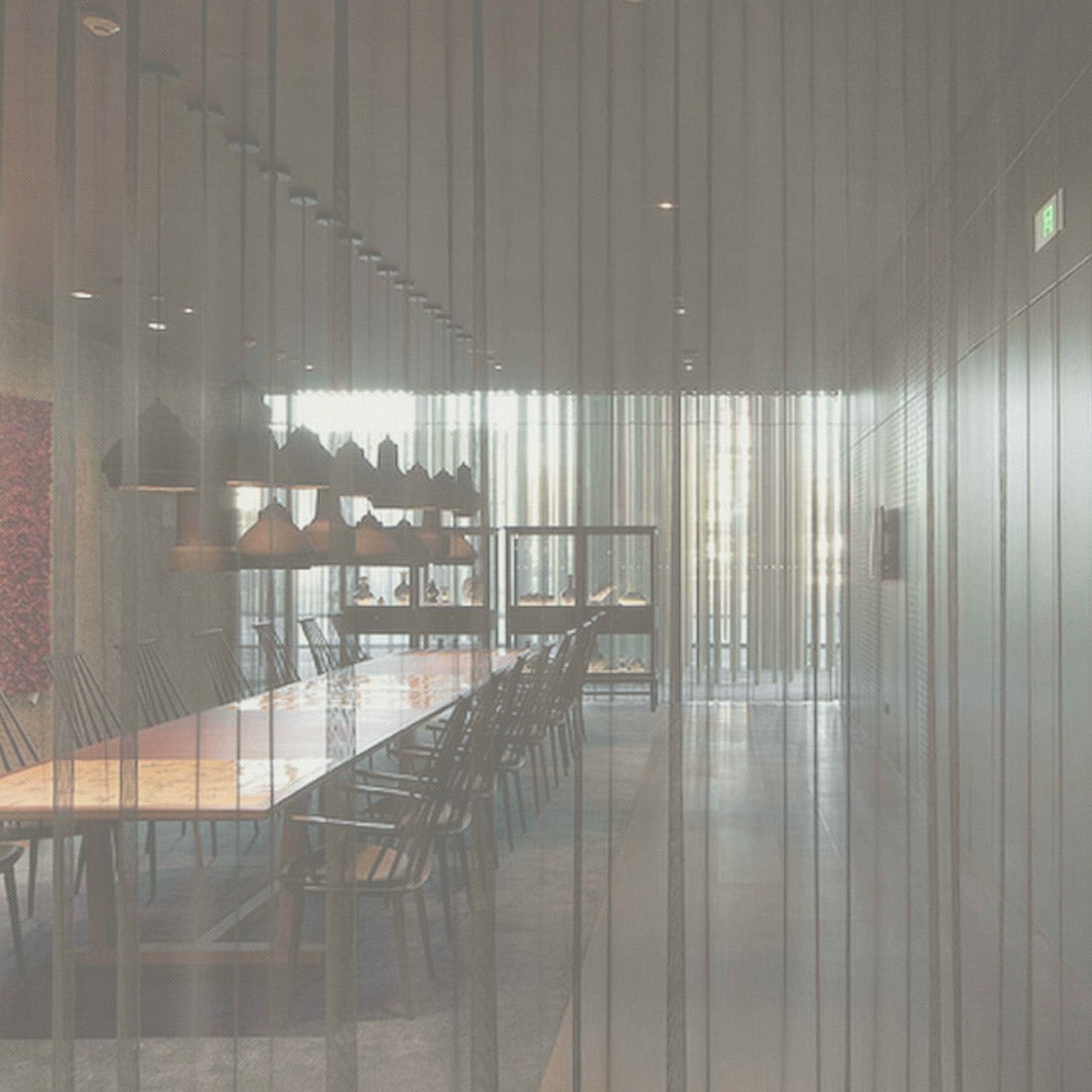 Transparent undergardin til hotelværelse