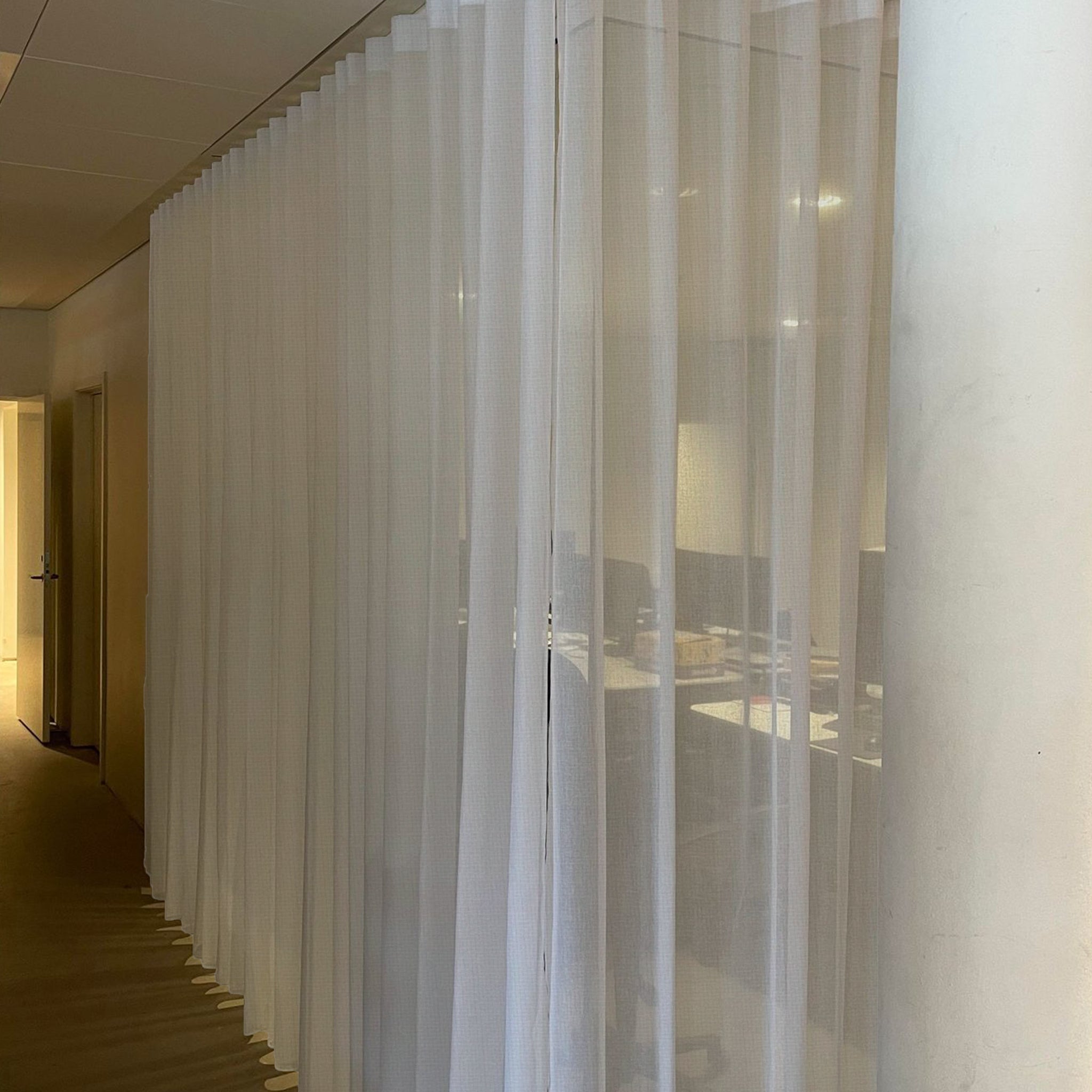 transparent gardin til rumdeling