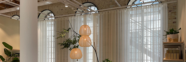 specialløsning med frithængende gardiner