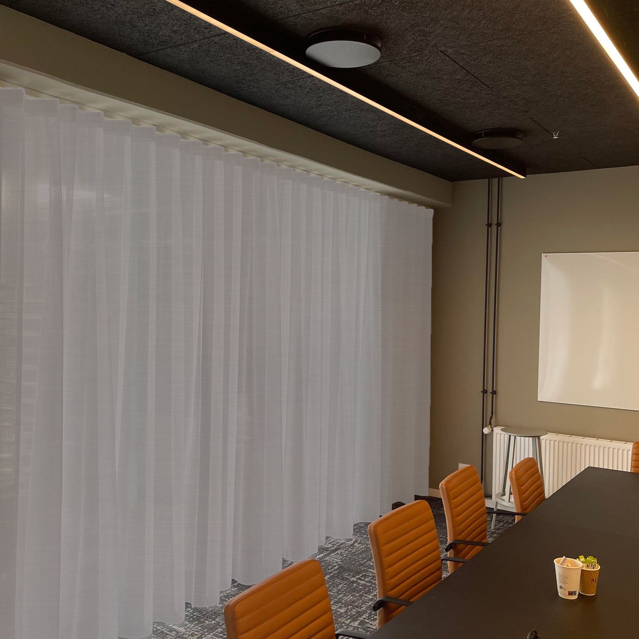 Wavegardin til kontor og hotel - Volume fra Kvadrat